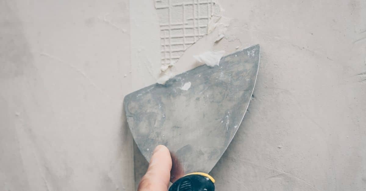 using-gap-filler-to-fill-cracks-in-wall