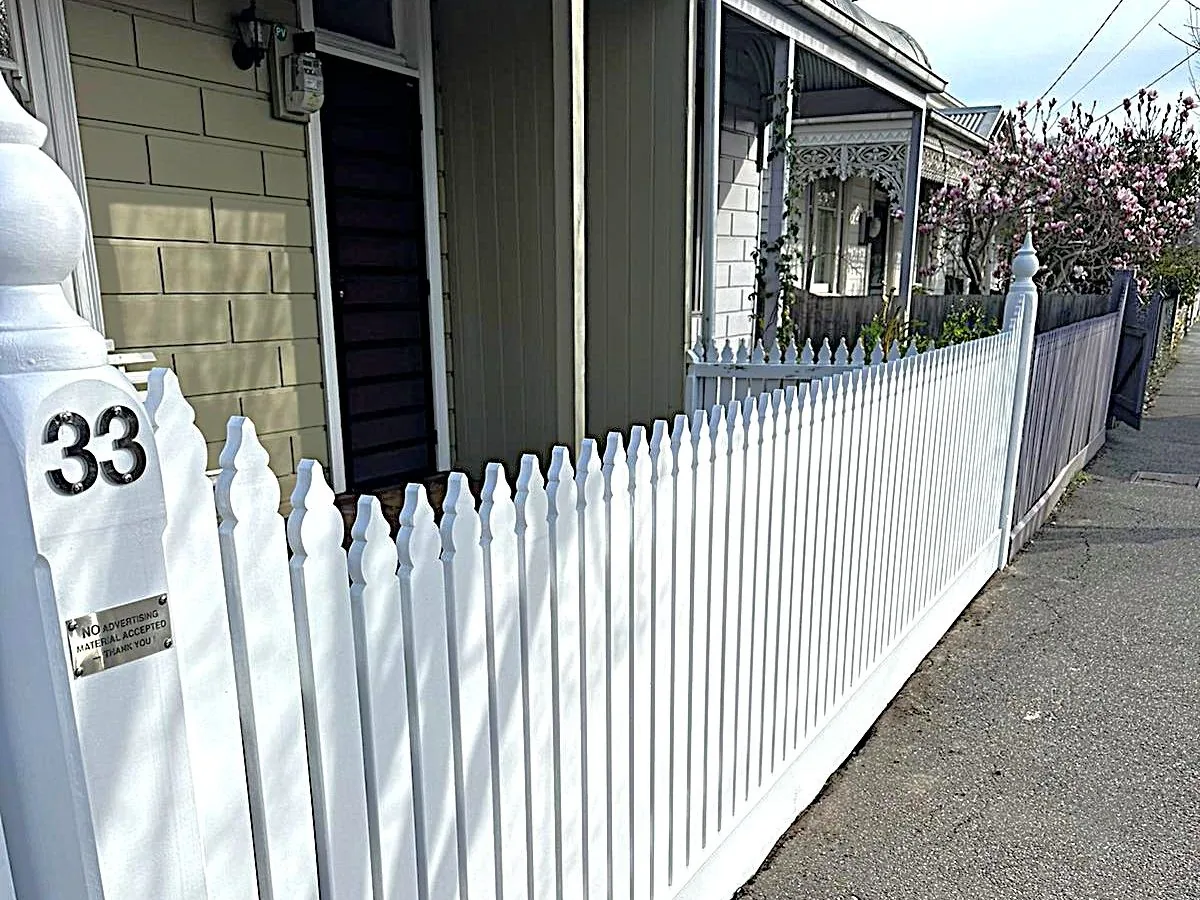 Fence painting, Schild Street, Yarraville